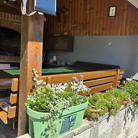 Villa House Mate Otočac Exterior foto